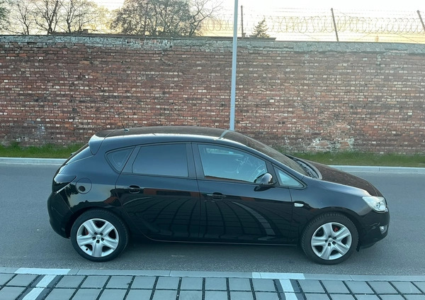 Opel Astra cena 22300 przebieg: 189300, rok produkcji 2010 z Chojnice małe 379